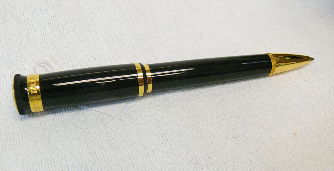 Alfred Dunhill Black/Gold Pen: Pen