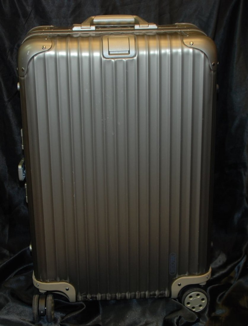 Rimowa Topas Titanium 29" Multiwheel 29.7 x 20.1 x 10.8: Rimowa