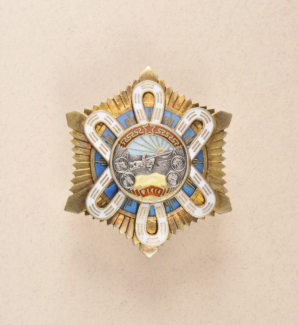 Mongolia - Order of the Polar Star type 2 variatio: Mongolia - Order of the Polar Star type 2 variation 2. Silver gilded and enamelled device three times riveted on the body maker mark MONETNY DWOR engraved award number 1828 on screw.#BT M32.1 URN S. 1
