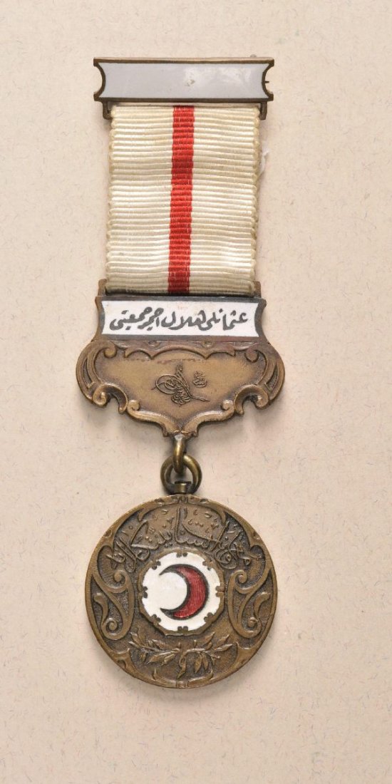 Turkey - Medal of the Red Halfmoon in bronze.: Turkey - Medal of the Red Halfmoon in bronze. Bronze partially enamelled on movable hanger ready to wear ribbon with broach.#EL S. 413ff ER S. 318ff. Ã˜ 29 mm225 g m.B. TÃ¼rkei - Medaille des Rote