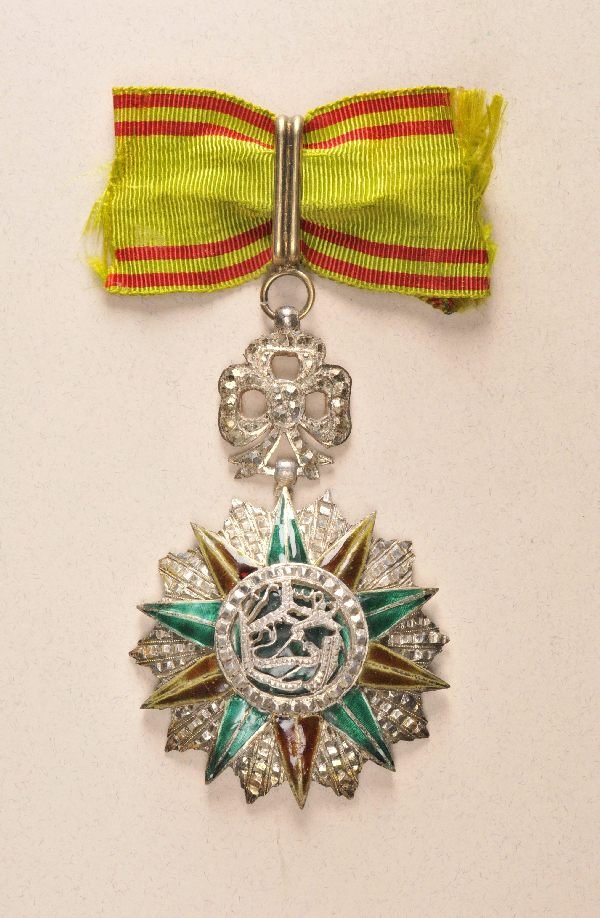 Tunesia - Order of Glory (Nishan Iftikhar) 2. mode: Tunesia - Order of Glory (Nishan Iftikhar) 2. model 4. issue (Mohammed el NAceur - 1906-1922) Commanders decoration. Silver diamond cut and enamelled with swan hallmark in the neck ribbon ring on old 