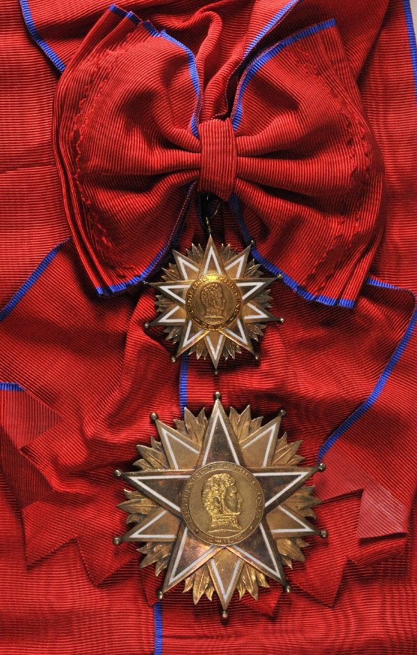 Chile - Order of Bernardo OHiggins, Grandcross Set.: Chile - Order of Bernardo OHiggins, Grandcross Set. 1.) Cross: Silver gilded, partially enamelled, medallions separatly attached, on ready to wear sash, 2.) Star: Silver gilded, partially enamelled, m