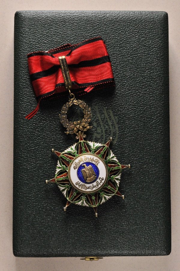 Iraq - Order of the Two Rivers, 2. model (since 1959), : Iraq - Order of the Two Rivers, 2. model (since 1959), for Civil Merits, 3. class, in box. Silver gilded, multiple parts, open work, enamelled, on movable hanger, hallmarked ribbon ring Arthus Bertran