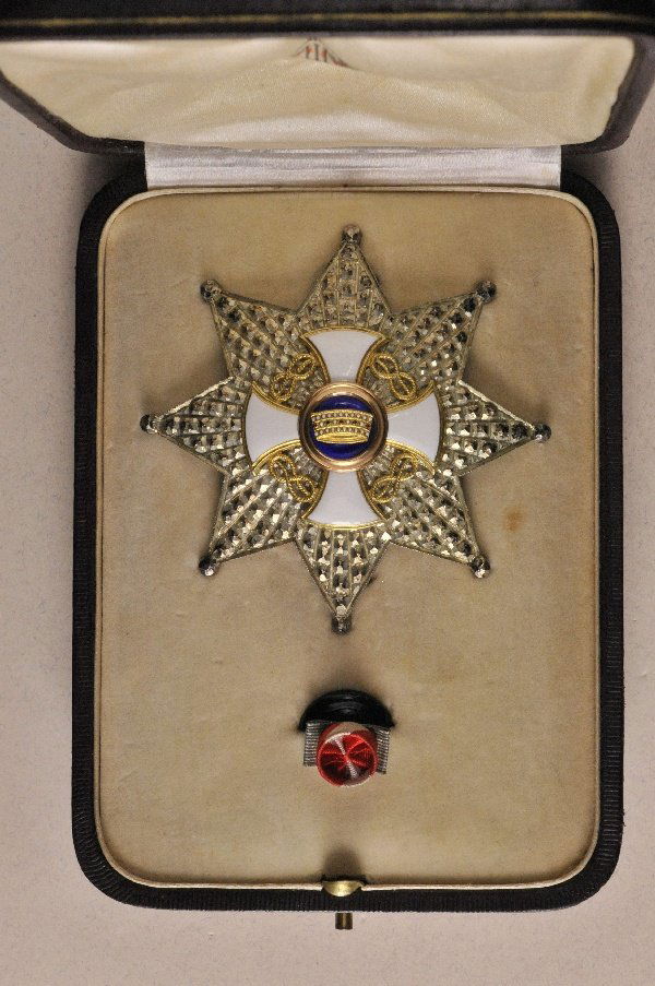 Italy - Order of the Crown of Italy, Grandofficers Star: Italy - Order of the Crown of Italy, Grandofficers Star, in box. Silver diamond cut, the multiple parts device open worked, enamelled, on pin, in brown leather box, maker F. Chiappe, Genova + Milano i