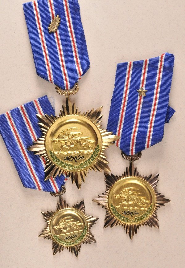 Syria - Bravery Order, 1.-3. class.: Syria - Bravery Order, 1.-3. class. Gilded, partially laquered, each on ribbon, the higher grades with ribbon devices.#VPI2 S. 164.##The decorations are awarded by rank. Syrien - Tapferkeitsorden, 1.-