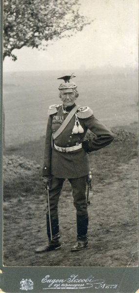Photo Album Germany World War 1. Generalfieldmarshal Go: Photo Album Germany World War 1. Generalfieldmarshal Gottlieb von Haeseler. Uniform image with decorations and interim stick. 166 x 80 mm. Fotoalben Deutsches Reich 1. Weltkrieg Generalfeldmarschall G