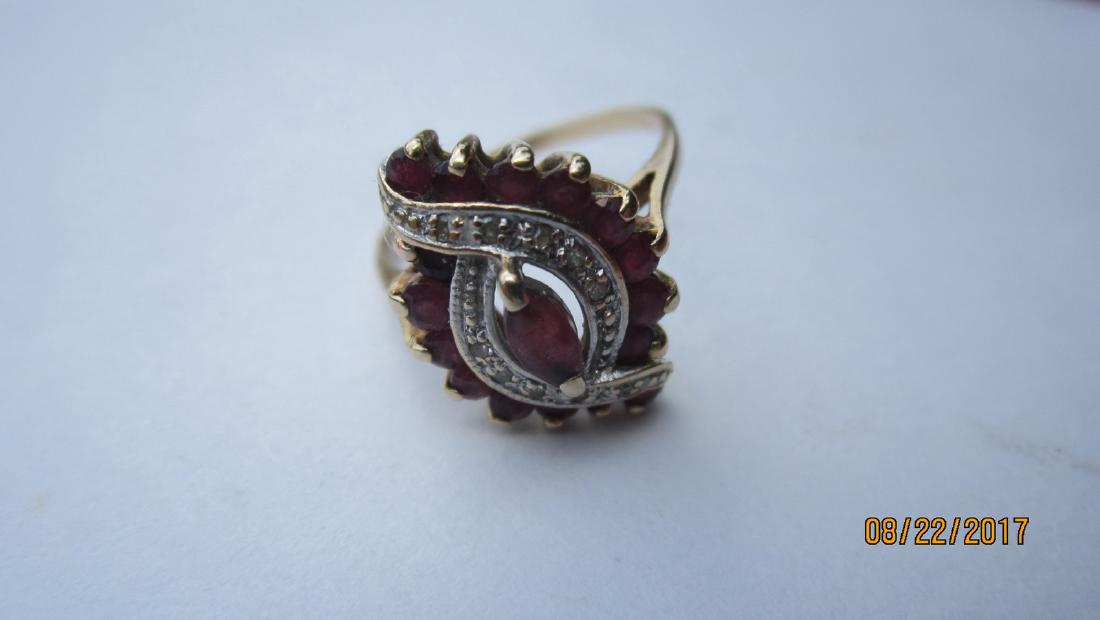 UNUSUAL 10K RING WITH MARQUISE CENTER RUBY AND 16 SIDE (1 of 4)