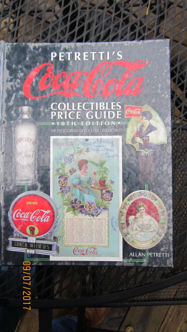 PETRETTI'S COCA-COLA COLLECTIBLES PRICE GUIDE - 10TH: PETRETTI'S COCA-COLA COLLECTIBLES PRICE GUIDE - 10TH EDIT - 648 PAGES