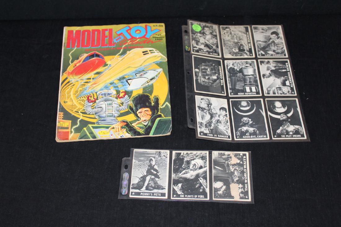 MODEL AND TOY COLLECTOR MAGAZINE WITH CARDS: MODEL AND TOY COLLECTOR MAGAZINE WITH CARDS