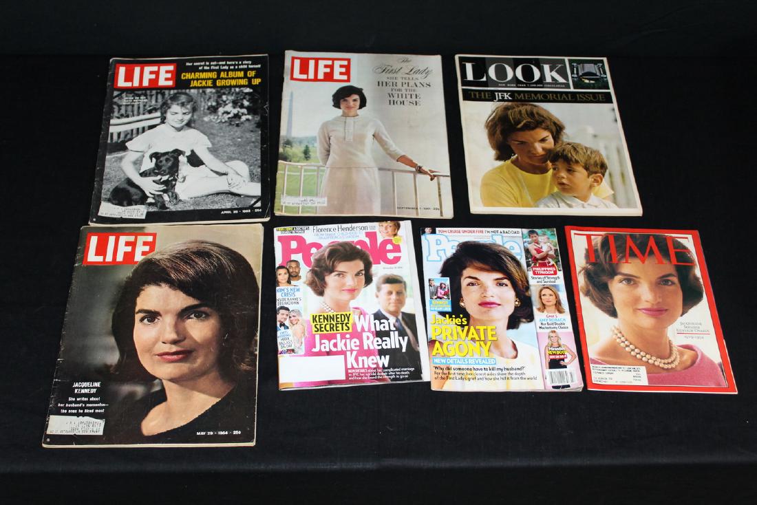 LOT OF SEVEN MAGAZINES ALL JACKIE COVERS - 2013 PEOPLE (1 of 7)