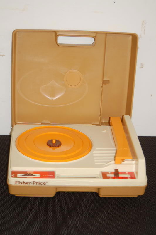 FISHER PRICE CHILDS RECORD PLAYER - 1978 WORKS FIN: FISHER PRICE CHILDS RECORD PLAYER - 1978 WORKS FINE