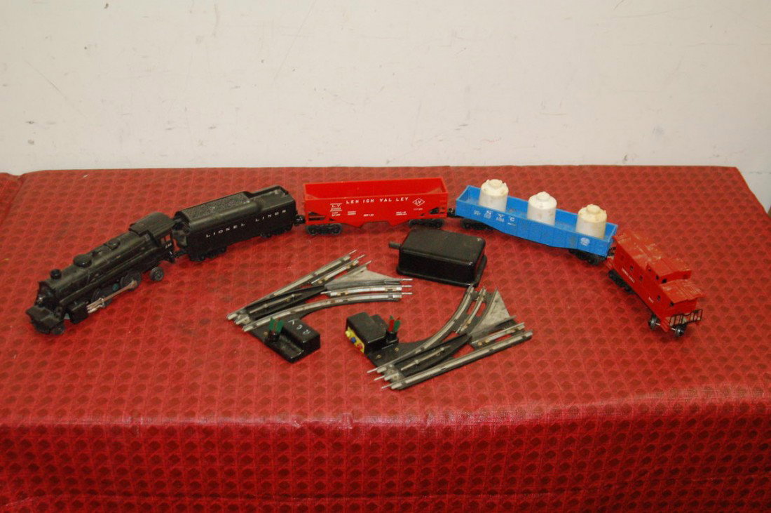 5 PC. LIONEL TRAIN SET - ENGINE #246: 5 PC. LIONEL TRAIN SET - ENGINE #246