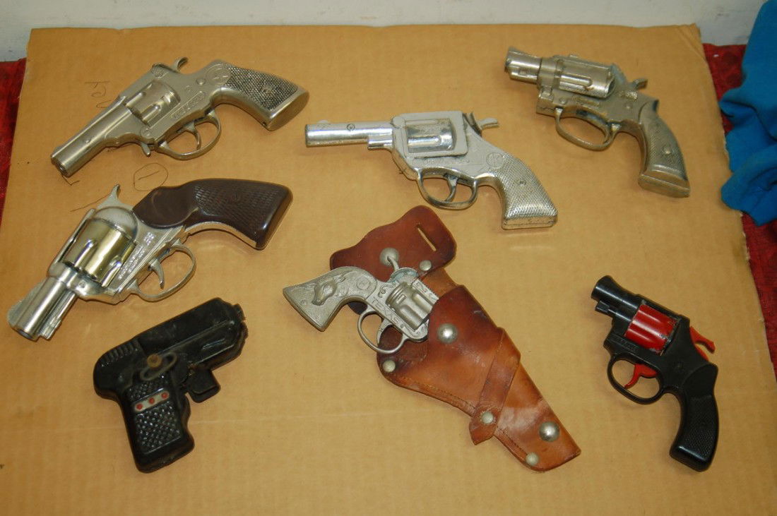 7 TOY GUNS - ALL 1 MONEY: 7 TOY GUNS - ALL 1 MONEY
