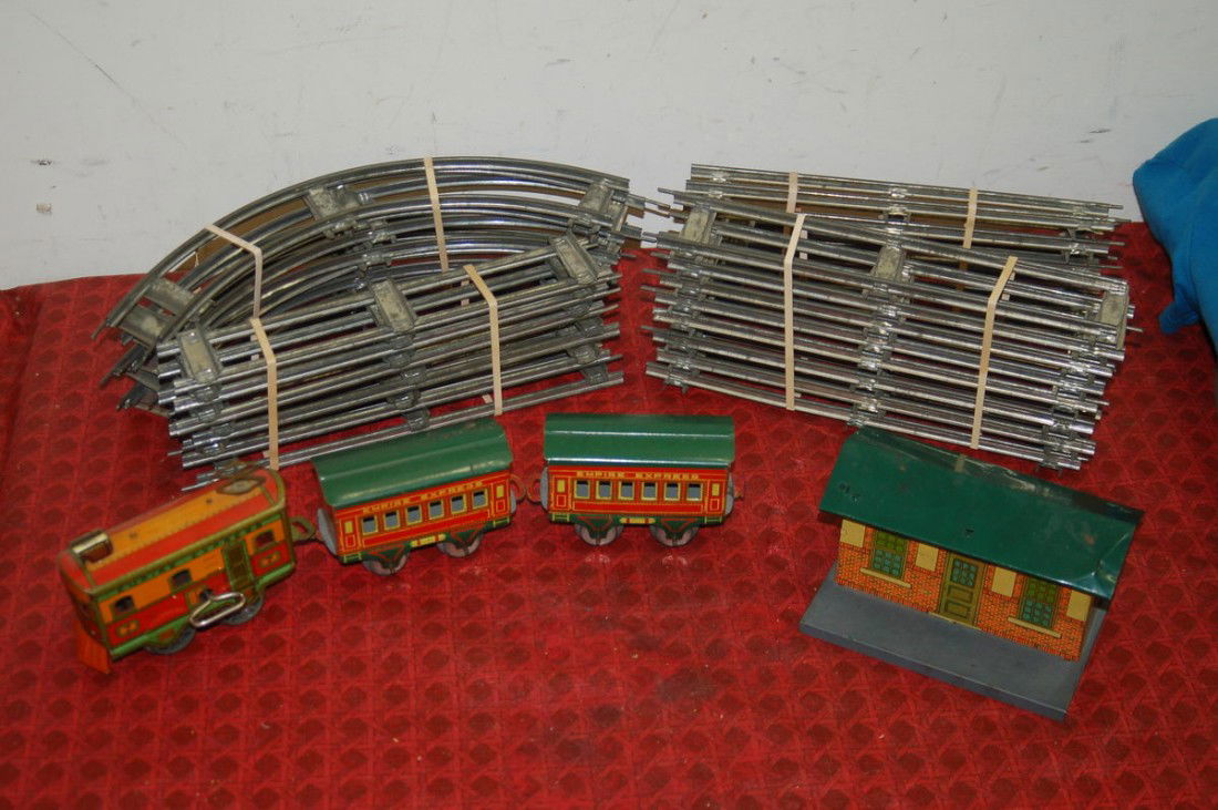 TIN EMPIRE EXPRESS TRAIN SET WITH TRACK - NO NAME: TIN EMPIRE EXPRESS TRAIN SET WITH TRACK - NO NAME