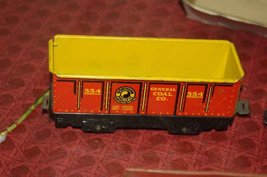 KEY WIND TRAIN SET - 6