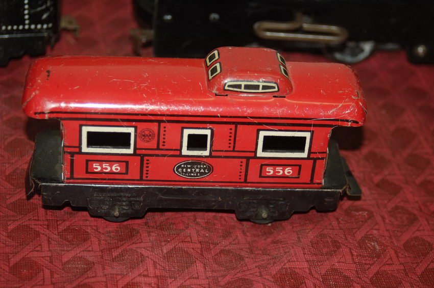 KEY WIND TRAIN SET - 7