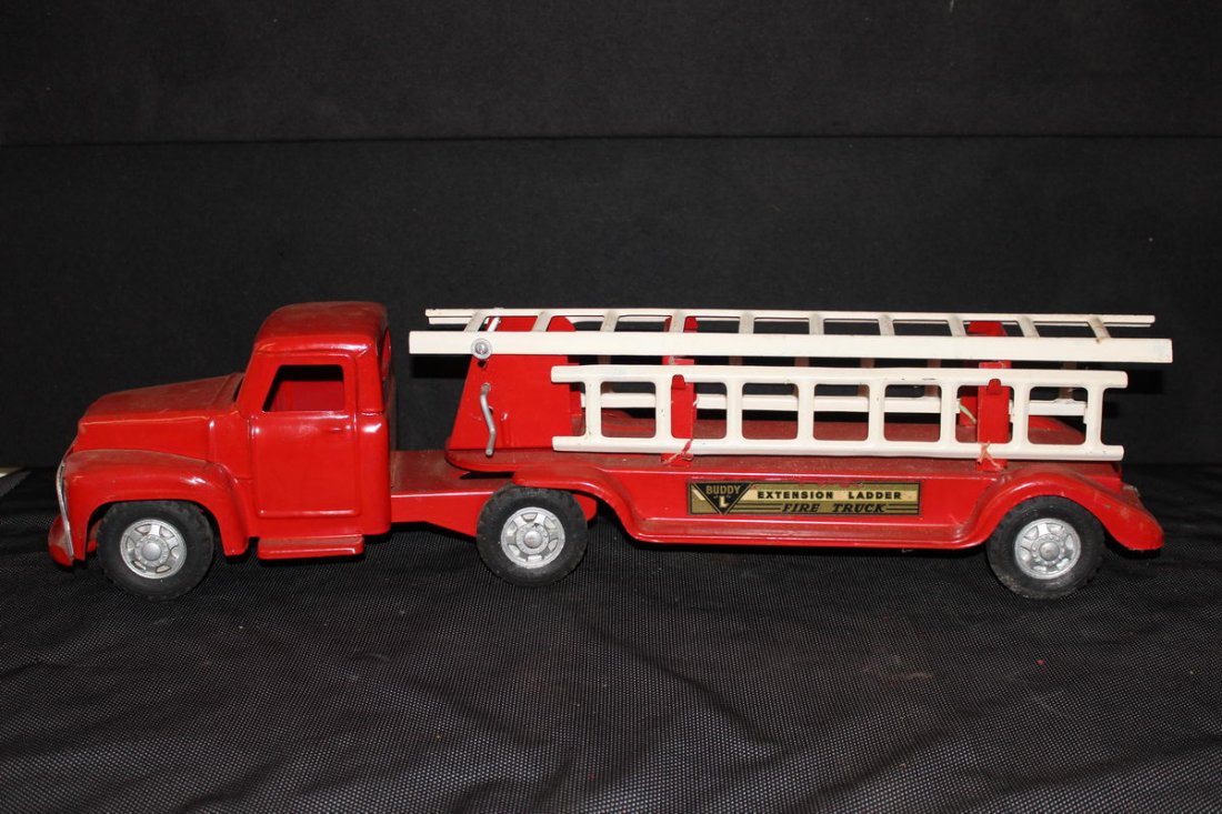 BUDDY L EXTRNSION LADDER FIRE TRUCK - 29": BUDDY L EXTRNSION LADDER FIRE TRUCK - 29"