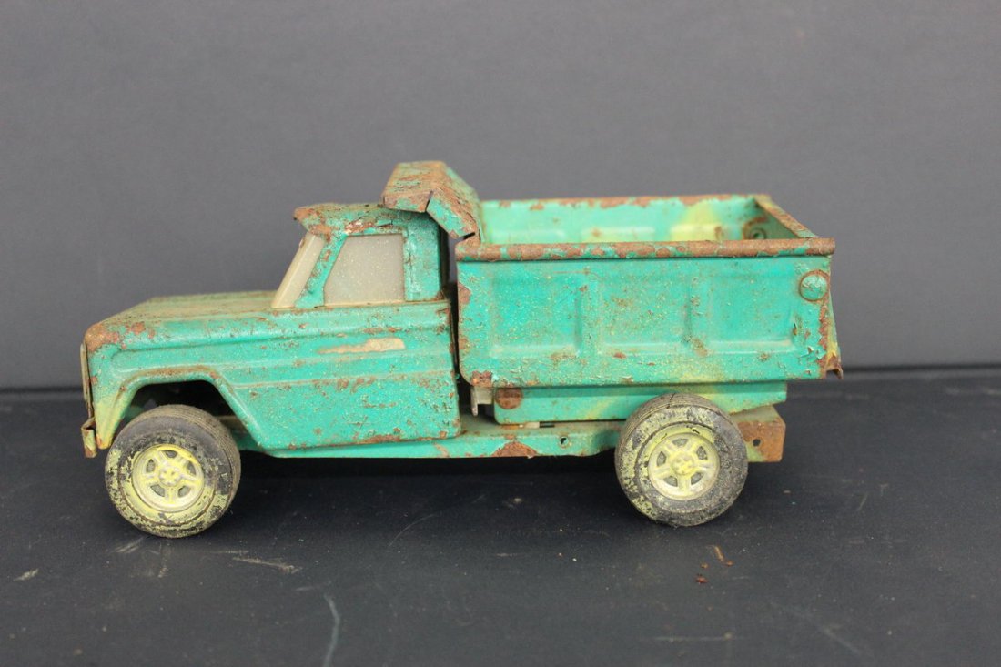 STRUCTO DUMP TRUCK - 9": STRUCTO DUMP TRUCK - 9"