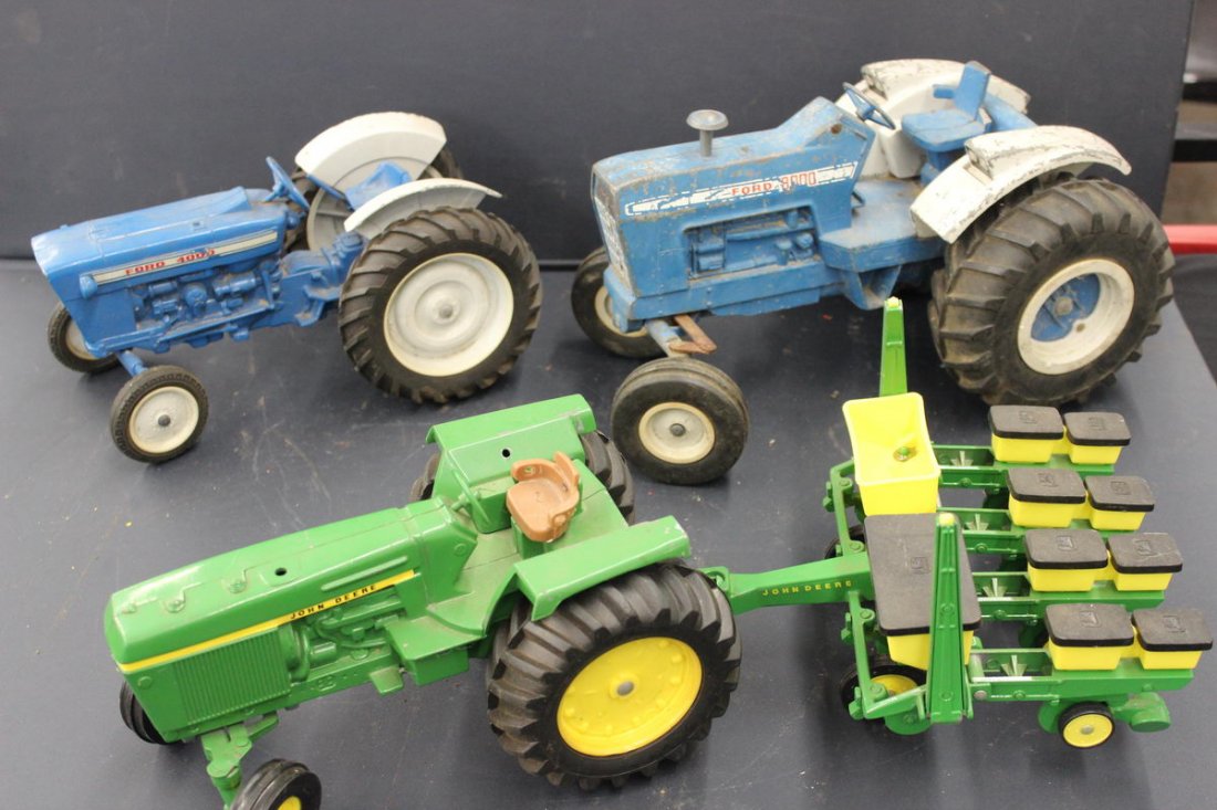2 FORD & 1 JOHN DEERE FARM TRACTORS: 2 FORD & 1 JOHN DEERE FARM TRACTORS