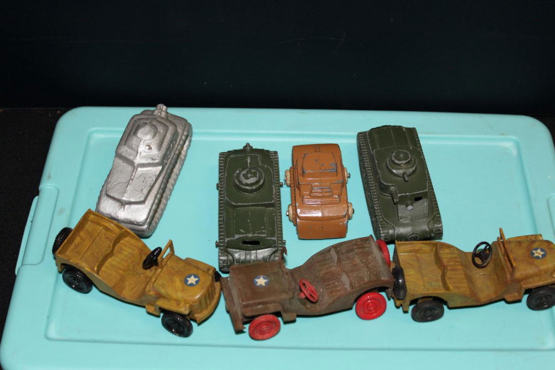 4 METAL TANKS - 3 PLASTIC JEEPS - TOOTSIES & IDEAL: 4 METAL TANKS - 3 PLASTIC JEEPS - TOOTSIES & IDEALS