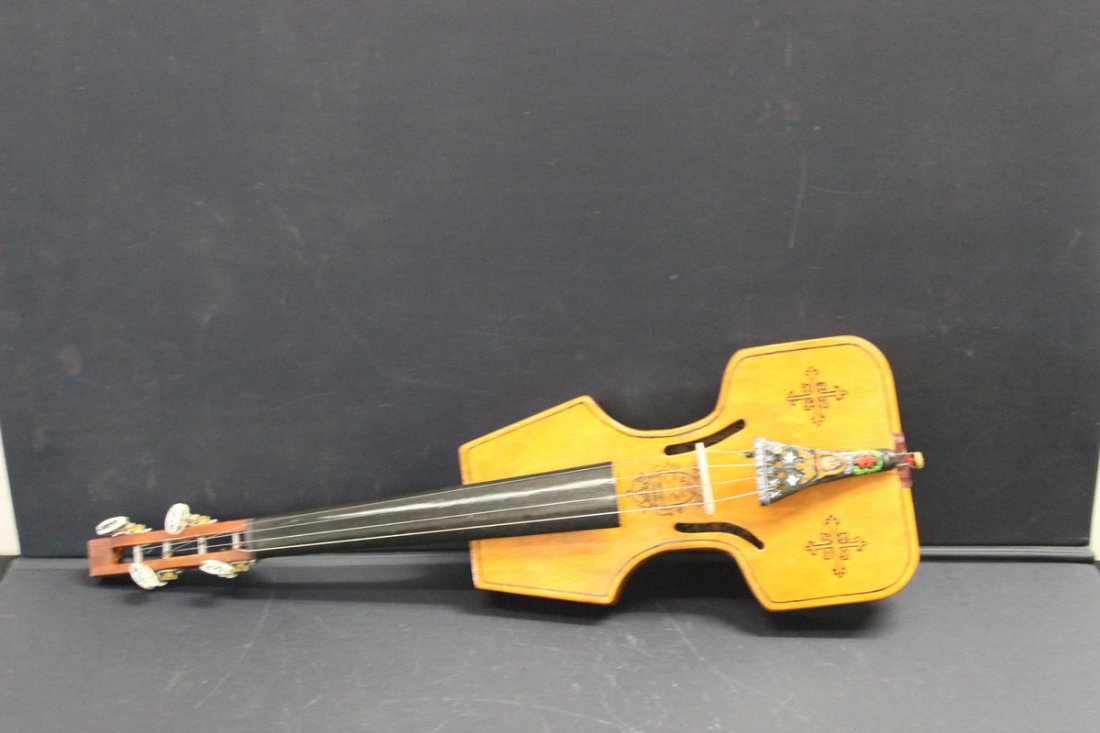 LITHUANIA VIOLIN MADE BY ARTIST MATTHEW ORANTE: LITHUANIA VIOLIN MADE BY ARTIST MATTHEW ORANTE