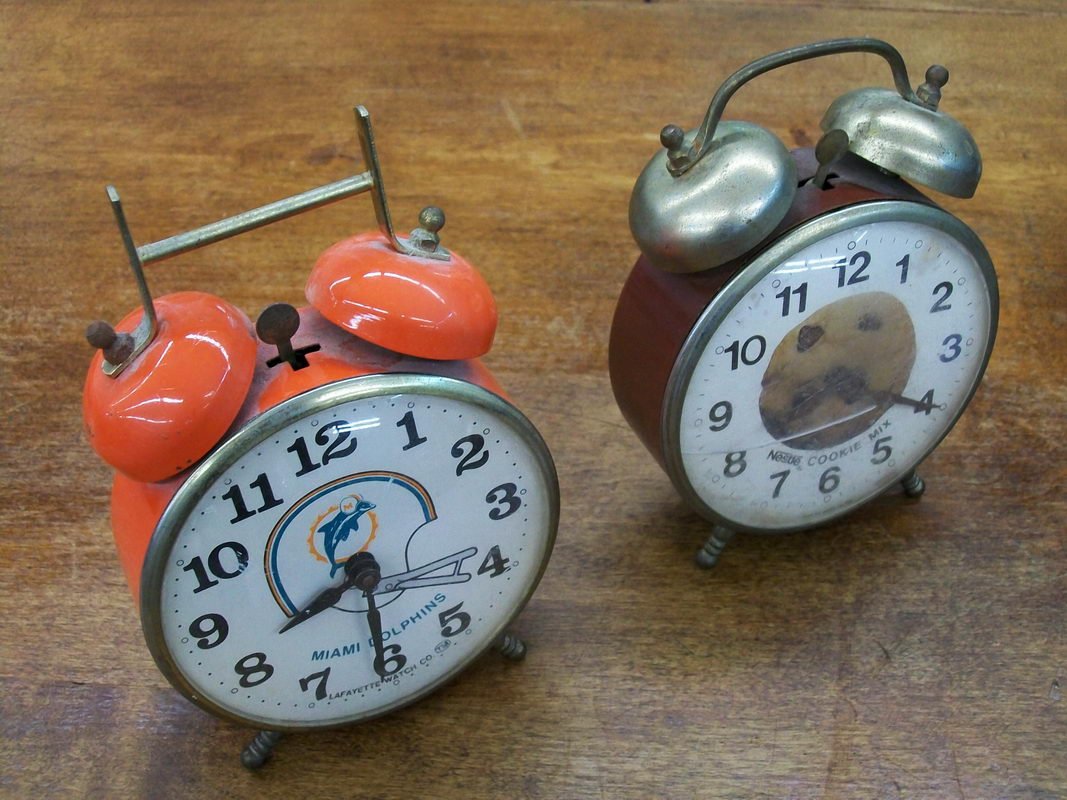 NESTLE & MIAMI DOLPHINS ADV. ALARM CLOCKS: NESTLE & MIAMI DOLPHINS ADV. ALARM CLOCKS