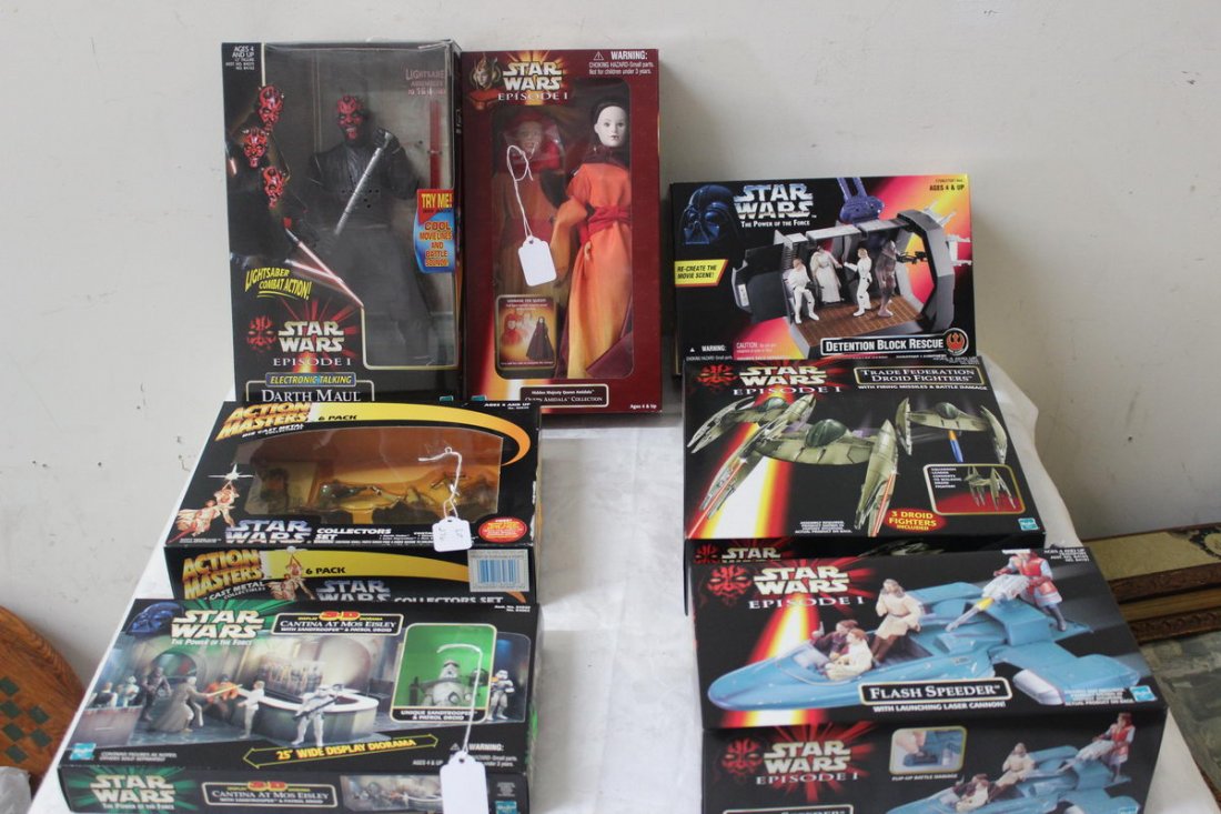 LOT OF 7 ITEMS - 1998 POWER OF THE FORCE CANTINA : LOT OF 7 ITEMS - 1998 POWER OF THE FORCE CANTINA AT MOS EISLEY - 1998 FLASH SPEEDER - 1998 TRADE FEDERATION DROID FIGHTERS - 1998 QUEEN AMADALA - 1999 TALKING DARTH MAUL - 1996 DETENTION BLACK RESCUE 