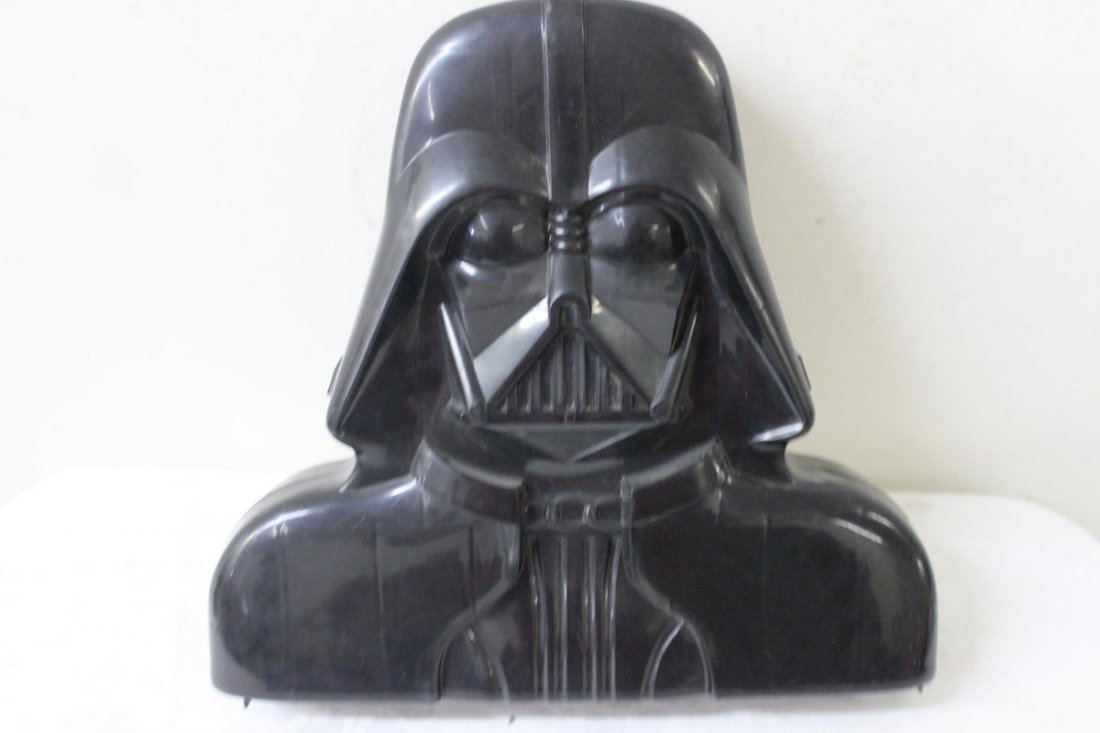 DARTH VADER CARRYING CASE IN GREAT SHAPE: DARTH VADER CARRYING CASE IN GREAT SHAPE