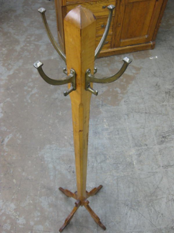 UNUSUAL TIGER MAPLE HAT RACK: UNUSUAL TIGER MAPLE HAT RACK