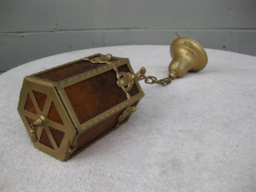 NICE HANGING HALL FIXTURE WITH SIX GLASS AMBER PAN: NICE HANGING HALL FIXTURE WITH SIX GLASS AMBER PANELS - EXCELLENT WORKING ORDER