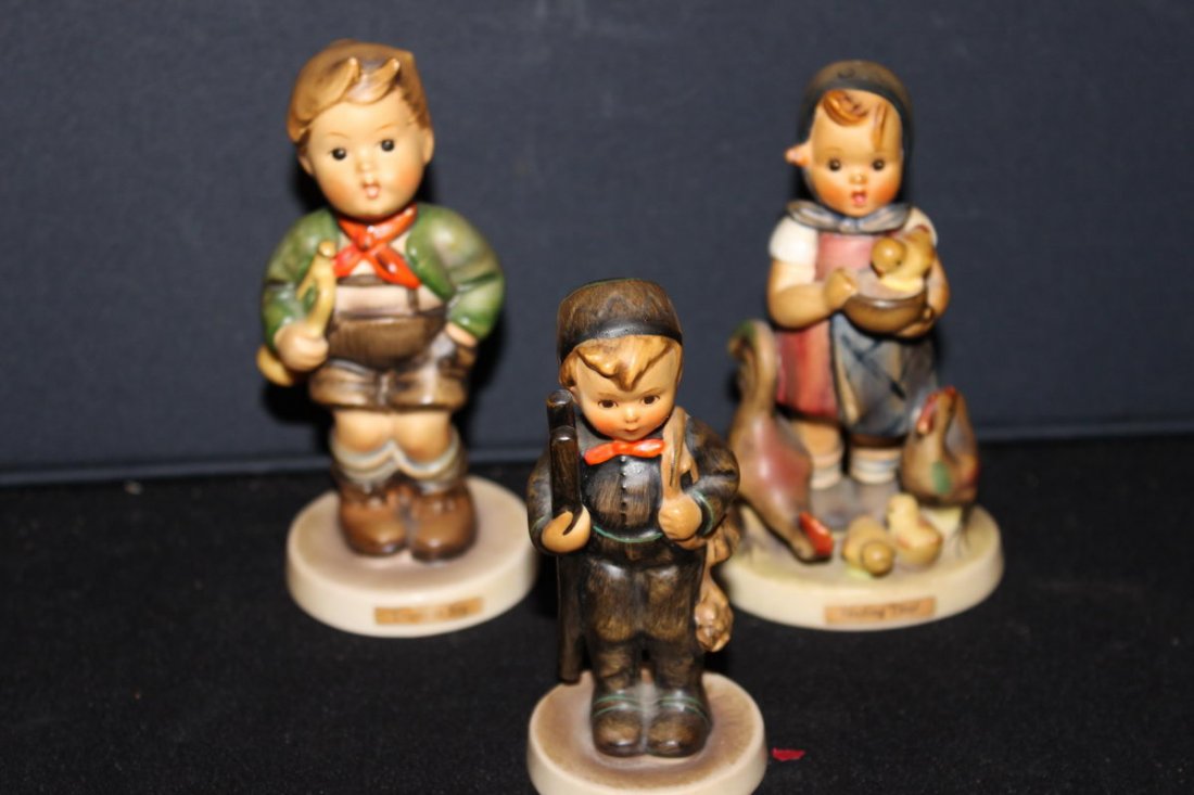 3 HUMMELS MINT CONDITION - TRUMPET BOY - BOY WITH LADDE: 3 HUMMELS MINT CONDITION - TRUMPET BOY - BOY WITH LADDER - FEEDING TIME