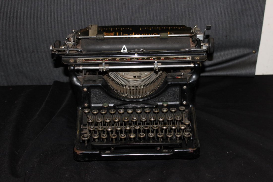 EXCELLENT WORKING EARLY UNDERWOOD TYPEWRITER WORKS GOOD: EXCELLENT WORKING EARLY UNDERWOOD TYPEWRITER WORKS GOOD
