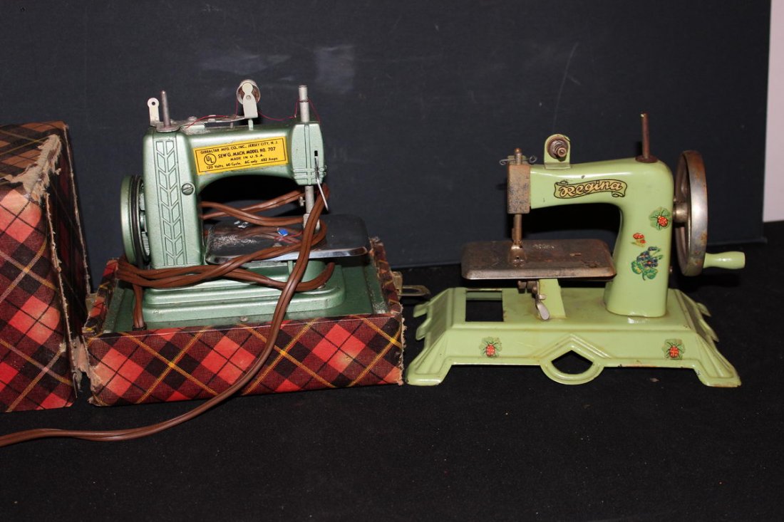 2 CHILD SEWING MACHINES - 1 ELECTRIC - 1 CRANK: 2 CHILD SEWING MACHINES - 1 ELECTRIC - 1 CRANK
