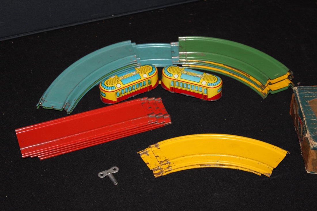SPIRAL SPEEDWAY COMPLETE WITH KEY FOR TWO BUSES ORIGINA: SPIRAL SPEEDWAY COMPLETE WITH KEY FOR TWO BUSES ORIGINAL BOX - ROUGH