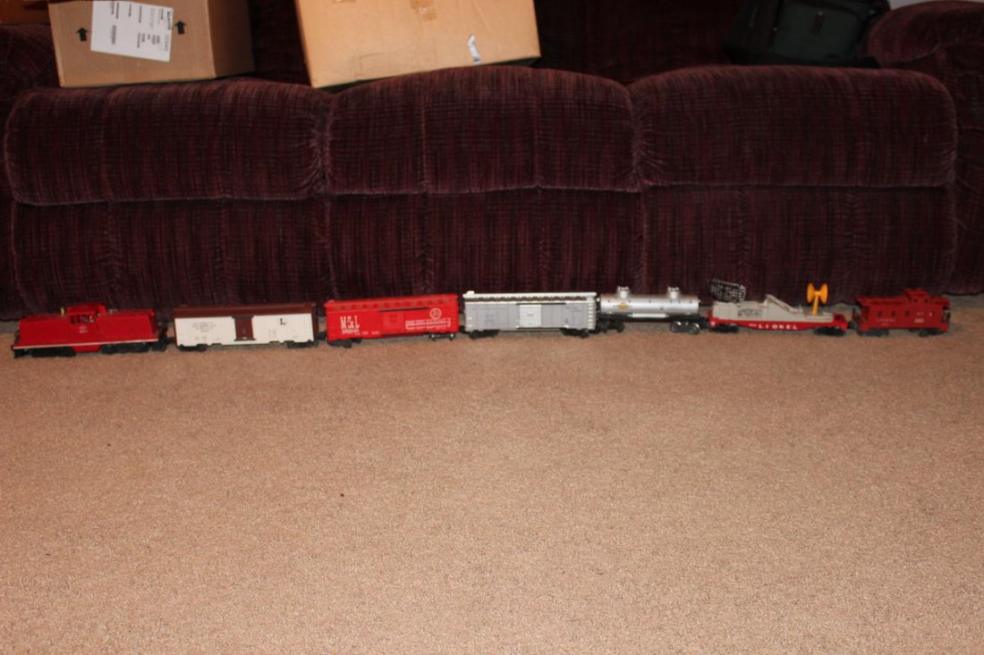 ENGINE # 627 - 7 PIECE LIONEL TRAIN SET IN MINT CONDITI: ENGINE # 627 - 7 PIECE LIONEL TRAIN SET IN MINT CONDITION
