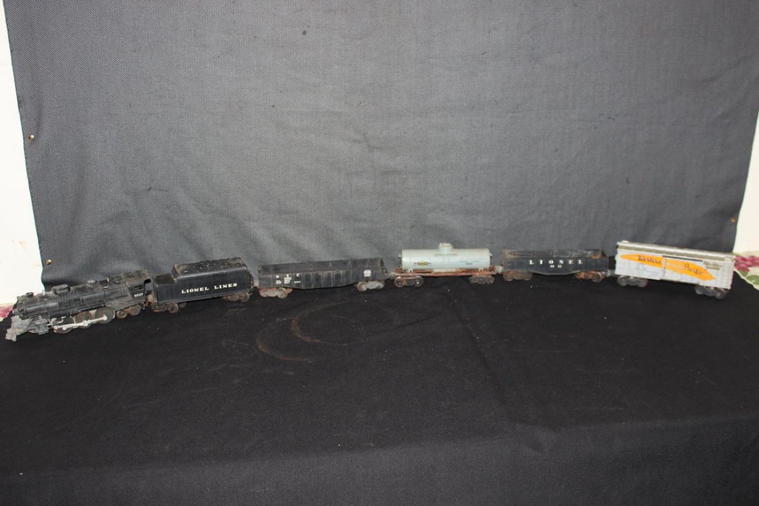 ENGINE 2037 - 6 PIECE LIONEL TRAIN SET: ENGINE 2037 - 6 PIECE LIONEL TRAIN SET
