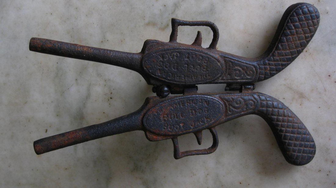 RARE IRON GUN BOOT JACK ( THE AMERICAN BULL DOG BOOT: RARE IRON GUN BOOT JACK ( THE AMERICAN BULL DOG BOOT JACK)