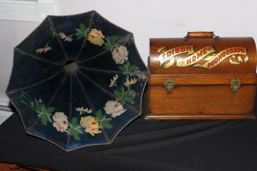 WONDERFUL EDISON HOME PHONOGRAPH COMPLETELY DOVETAILED: WONDERFUL EDISON HOME PHONOGRAPH COMPLETELY DOVETAILED GREAT ORIGINAL FINISH - MORNING GLORY HORN - NO CRANE HOLDER FOR HORN - WORKS GREAT - 16.5 X 11.5 X 8 - LAST PAT. DATE 1898