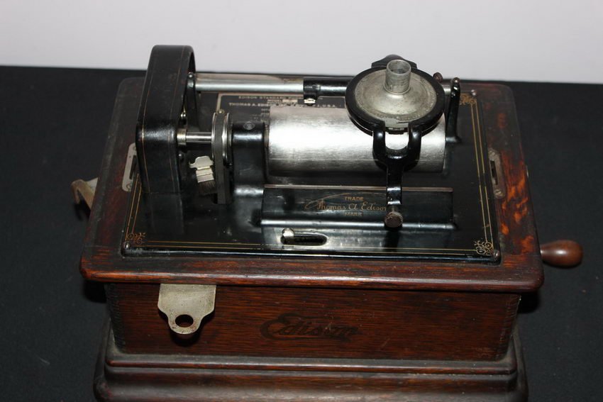 EDISON OAK CYLINDER PLAYER NOT WORKING NEEDS BELTS NICE: EDISON OAK CYLINDER PLAYER NOT WORKING NEEDS BELTS NICE UNIT