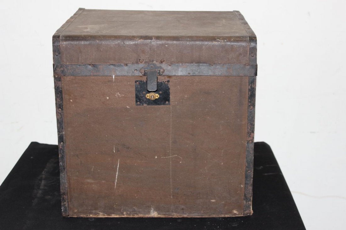 GENTS TRUNK HAT BOX GOOD CONDITION 16 X 16 X 18 UNIQUE: GENTS TRUNK HAT BOX GOOD CONDITION 16 X 16 X 18 UNIQUE