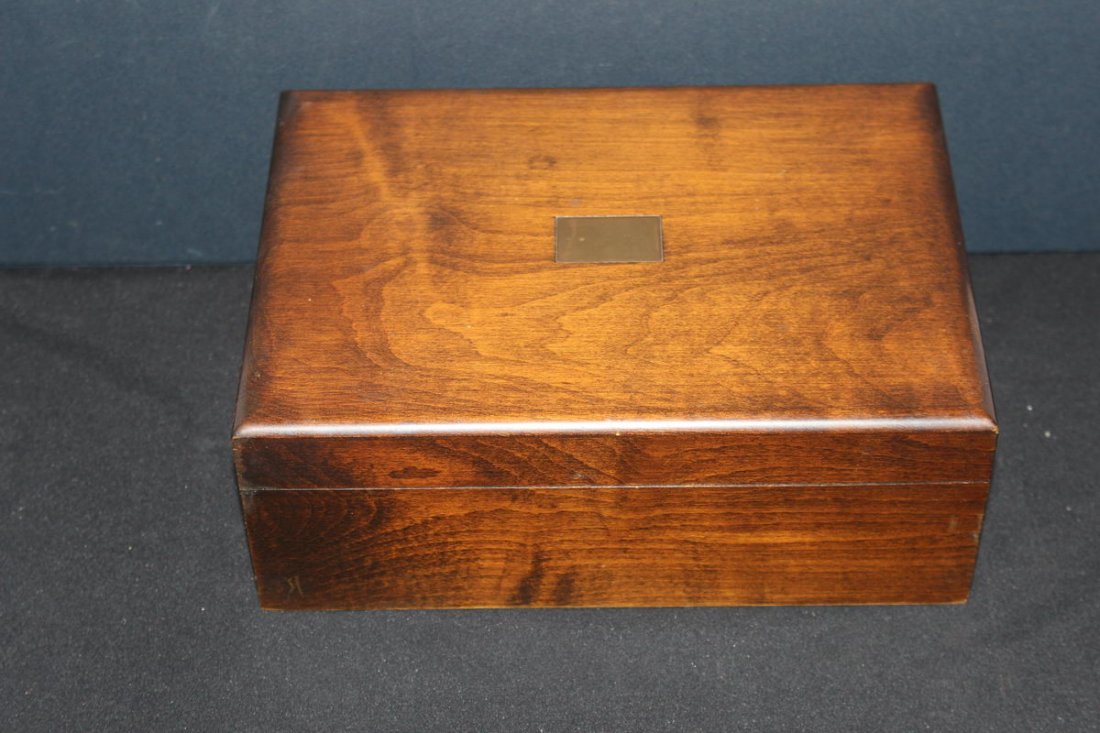 EXCELLENT FLAMING BIRCH TOBACCO HUMIDOR GLASS LINED IN: EXCELLENT FLAMING BIRCH TOBACCO HUMIDOR GLASS LINED IN MINT CONDITION 10 X 7.5 X 4