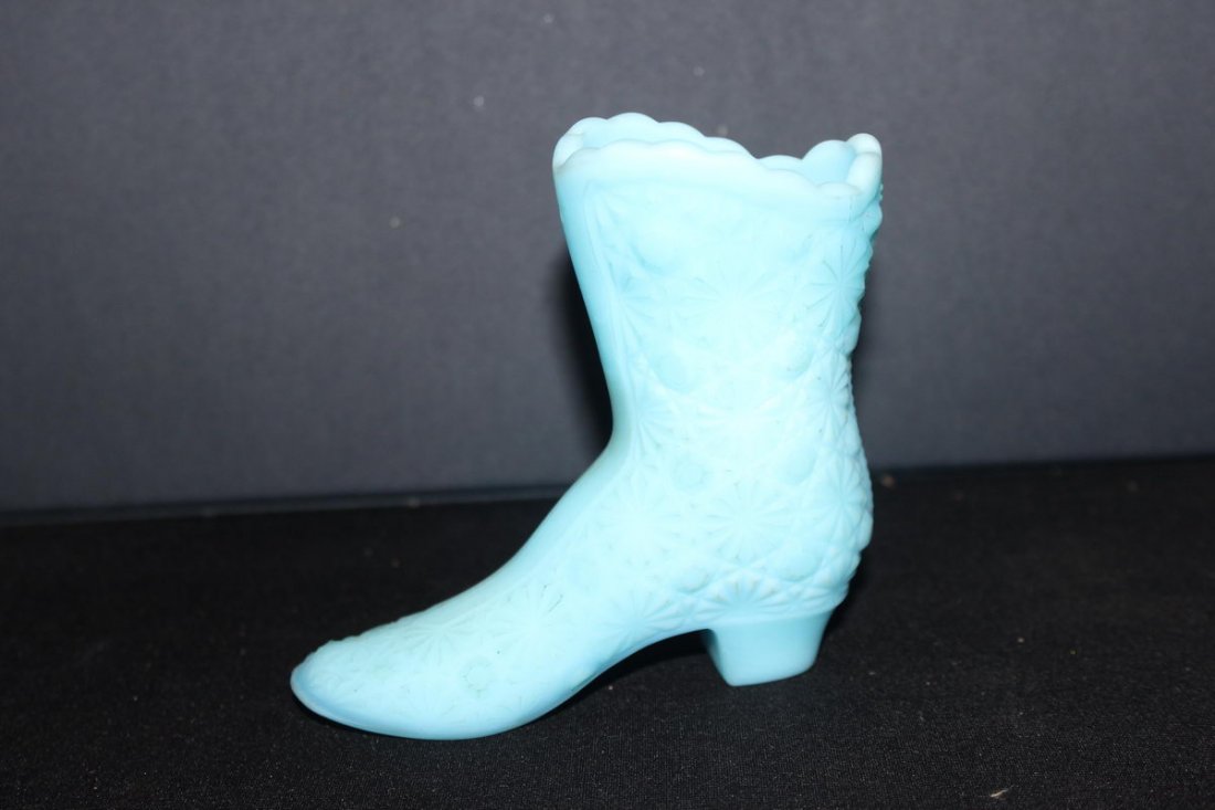 FENTON GLASS BOOT MINT CONDITION 4": FENTON GLASS BOOT MINT CONDITION 4"