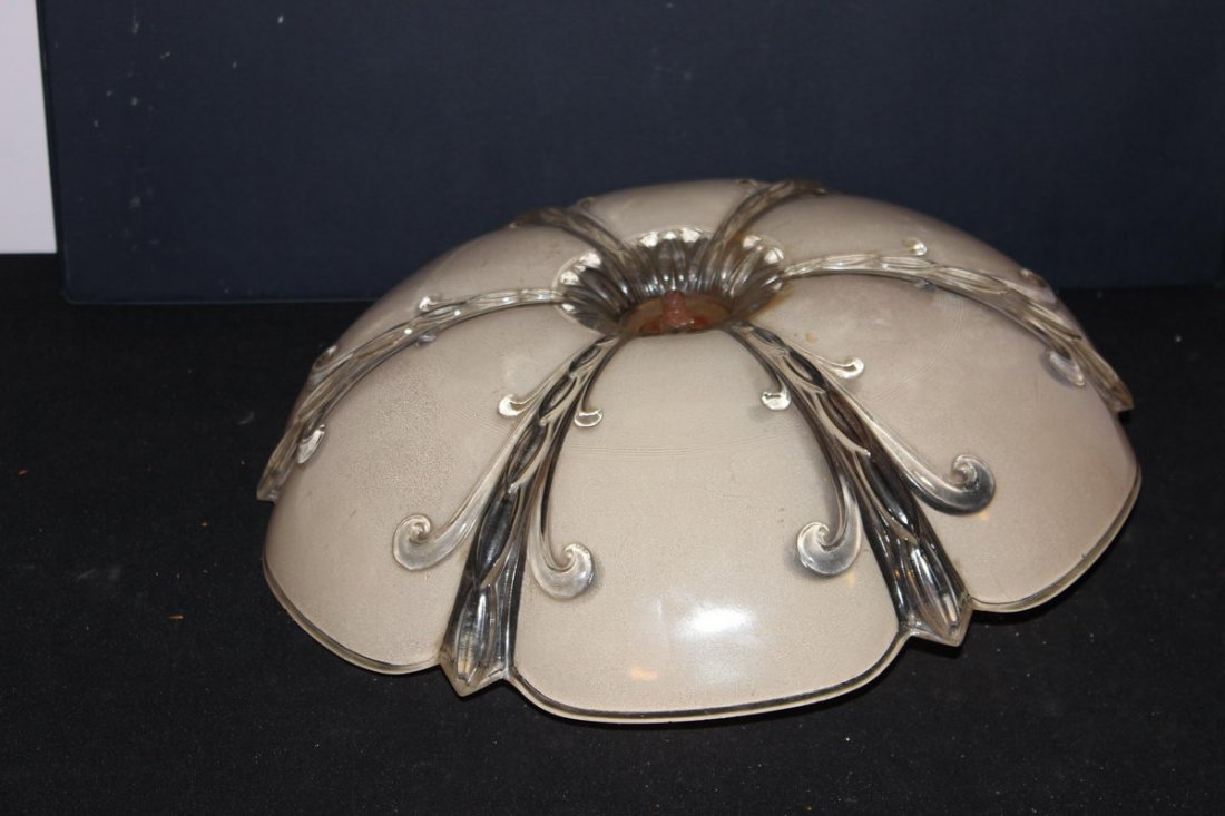 GREAT 3 SOCKET CEILING FIXTURE TEXTURED W/ RAISED: GREAT 3 SOCKET CEILING FIXTURE TEXTURED W/ RAISED DESIGN - BEIGE TO CLEAR
