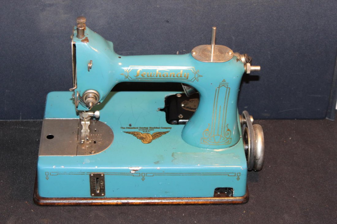 HARD TO FIND STANDARD SEWING MACHINE COMPANY: HARD TO FIND STANDARD SEWING MACHINE COMPANY LIGHTWEIGHT BEAUTIFUL MACHINE CORD IS MISSING