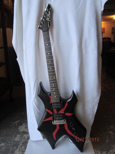 NICE B.C. RICH BRONZE SERIES 6 STRING ELECTRIC GUITAR -: NICE B.C. RICH BRONZE SERIES 6 STRING ELECTRIC GUITAR - A REAL ROCKER