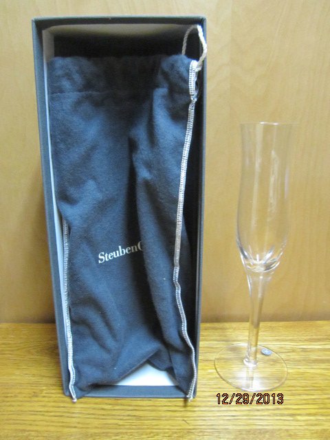 STEUBEN CRYSAL 9" GLASS WITH ORIG. BOX AND POUCH: STEUBEN CRYSAL 9" GLASS WITH ORIG. BOX AND POUCH