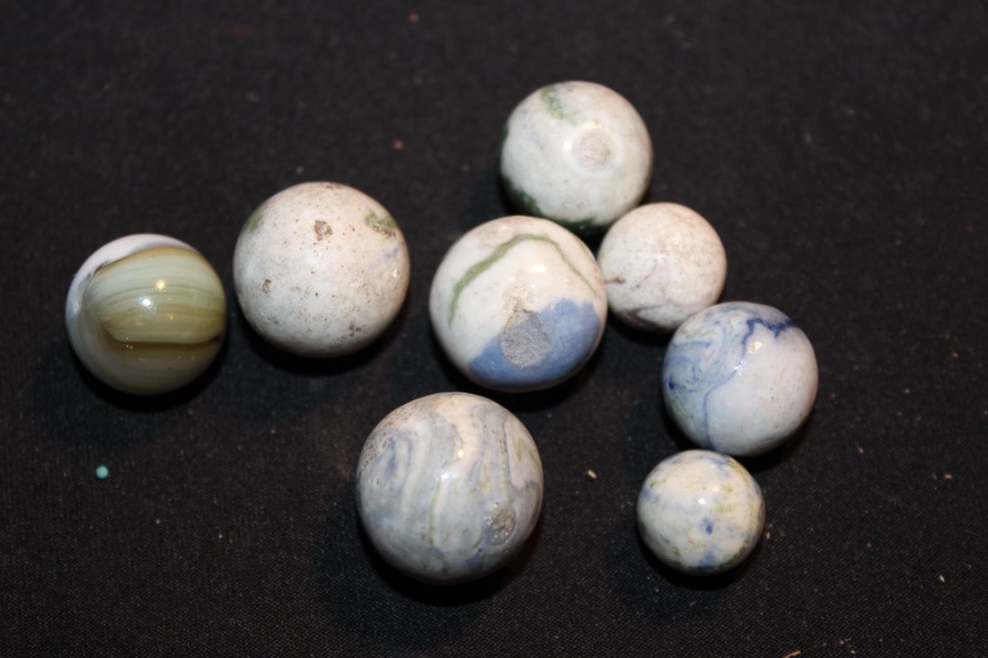 MIXTURE OF 8 MISCELLANEOUS OLD MARBLES: MIXTURE OF 8 MISCELLANEOUS OLD MARBLES