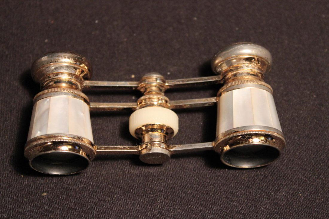 TASKS MOTHER-OF-PEARL MIDGET OPERA GLASSES W/ CASE: TASKS MOTHER-OF-PEARL MIDGET OPERA GLASSES W/ CASE