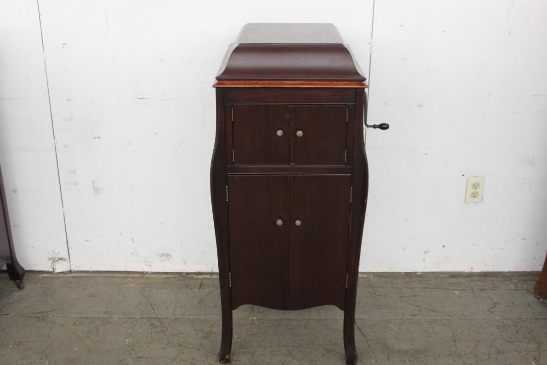 MAHOGANY FLOOR MODEL VICTROLA BY VICTOR - WORKS GOOD -: MAHOGANY FLOOR MODEL VICTROLA BY VICTOR - WORKS GOOD - COMPLETE WITH CRANK 43" TALL - MOTOR WORKS BUT NEEDS ADJUSTING