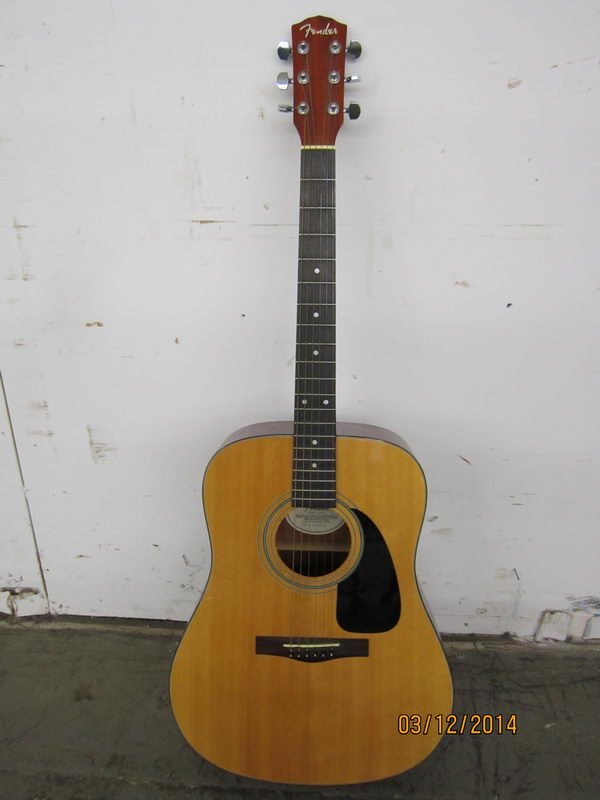 NICE FENDER ACOUSTIC GUITAR #DG-8NAT: NICE FENDER ACOUSTIC GUITAR #DG-8NAT